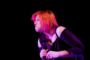 Évelyne Gallet touche le Font