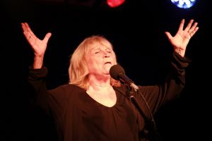 Francesca Solleville… et celui qui meurt d’aimer