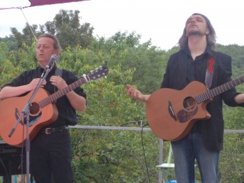 Christopher Murray et François Gonnet implorant le clémence du temps (photo MK)