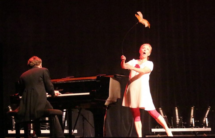 Anne Baquet sur la scène du festival Dimey (photos Albert Weber)
