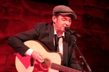 Yves Jamait sur la scène de Barjac 2015 (photos Catherine Cour)