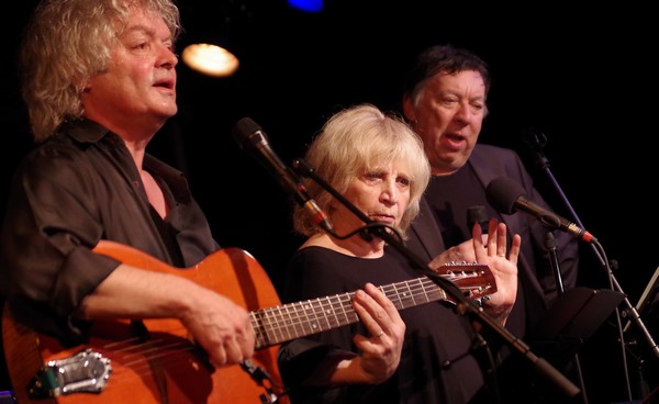 Ferré chez lui avec Brel et Brassens
