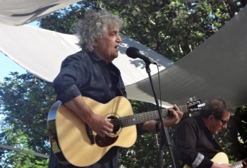 Michel Boutet sur le scène de Pourchères (photo Michel Kemper)