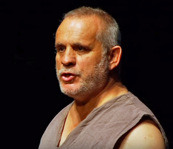 Paul Fructus au Off d'Avignon, en 2012 (capture d'écarn)