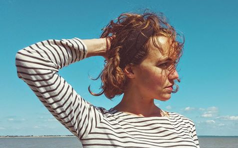 Et la chanson va ! Et les concours et prix vont…