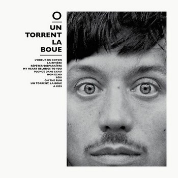  O, UN TORRENT DE BOUE (2016) Avant de publier cet album, O a présenté deux EP vinyles de 5 et 6 titres, très mélodiques, où il a laissé libre cours à ses expérimentations musicales. Les textes n’adoptent pas la formule classique refrain couplet et sont d’inégales durées, alternativement en français et en anglais, et selon O ne sont pas d’une écriture poétique, mais intime, naïve…à voir : « Je peins des carnavals / Tourbillons de flammes / Danse serpentine / Quand tout sera plus calme / Je peindrai ton âme / Couleur violine ». 6 titres ont été repris sur l’album LP de 10 titres enregistré et mixé par Yann Arnaud, paru  chez Vietnam-Because. La sonorité est plus acoustique que le concert, la voix plus mise en avant. On y retrouve l’inspiration liquide et intime du concert : « J’ai vu tes yeux brown / Et ta peau couleur bois mouillé / J’ai bu tes paroles / Dans ton sexe, je me suis noyé ».