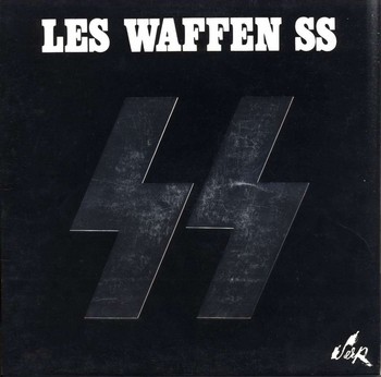 C'EST TOUJOURS LA MÊME CHANSON La chanson et Le Pen, c'est déjà une longue histoire. C'est en mars 1963 que Jean-Marie Le Pen crée, avec Pierre Durand et Léon Gaultier (un ancien Untersturmführer de le Waffen-SS, avec qui il fondera le Front National neuf ans plus tard), une entreprise d'édition phonographique, la SERP, spécialisée dans le chant « de tradition », notamment celui militaire, ainsi que dans la publication d'enregistrements sonores de grands textes historiques. Son catalogue comprend, entre autres, des chants de l'armée allemande (Wehrmacht et Waffen SS) et des discours de dirigeants du XXe siècle dont Adolf Hitler. La SERP est condamnée, en 1968, pour « apologie de crime de guerre », après la diffusion d'un disque de chants du IIIe Reich, Hommes et faits du XXe siècle / Le IIIe Reich / I - Voix et chants de la Révolution allemande (photo ci-dessus), contenant notamment au verso un commentaire jugé apologique : « La montée vers le pouvoir d'Adolf Hitler et du parti National Socialiste fut caractérisée par un puissant mouvement de masse, somme toute populaire et démocratique, puisqu'il triompha à la suite de consultations électorales régulières, circonstances généralement oubliées (...). » Tiens... toute ressemblance avec le scrutin régulier de ce dimanche 7 mai 2017 est purement fortuite. MK