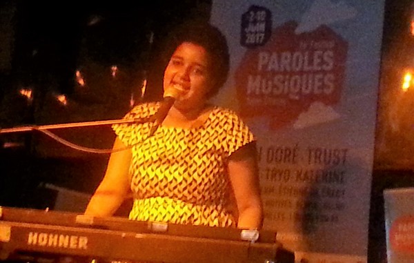 Paroles & Musiques 2017. Sarah Mikovski, le rayon de soleil au fond du bar