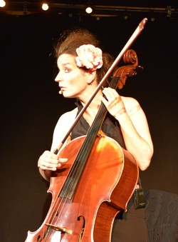 Katrin Waldteufeul (photo Marie-Christine André)