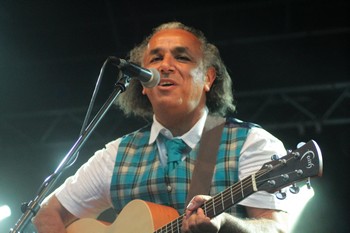 Le directeur et programmateur du festival, Djamel Touil, est lui-même chanteur