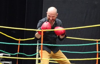 Hervé Suhubiette sur le ring des Chansons d'Amou (photos Michel Trihoreau)