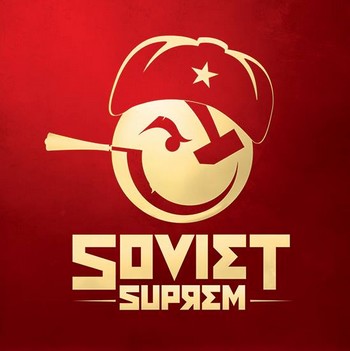 PAR AILLEURS Comme un clin d’œil involontaire aux chansons rouges de Cyril Mokaiesh, l’avaient précédé sur la grande scène le groupe français Soviet suprem. Composé de deux gaillards aux pseudos évocateurs de John Lénine et Sylvester Staline, le combo donne dans le rap mêlé de rythmes slaves. Sous leur logo géant revisitant la faucille et le marteau, mixant l’électro et les chœurs de l’armée rouge, jouant la carte du discours parodique et des clichés sur la Russie, les lascars entendent mener à bien la révolution des dance-floors. Vu la manière avec laquelle ils ont emballé le public, qui ne les connaissait pourtant ni d’Eve ni d’Adam, il y a tout lieu de craindre que leur projet sera mené à bien. Choisis ton camp, camarade !