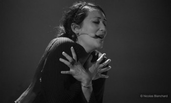 Amélie les crayons sur la scène de Venelles (photos Nicolas Blanchard)