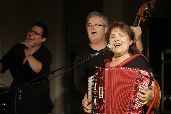 Michèle Bernard s&rsquo;offre en un nouvel album en public