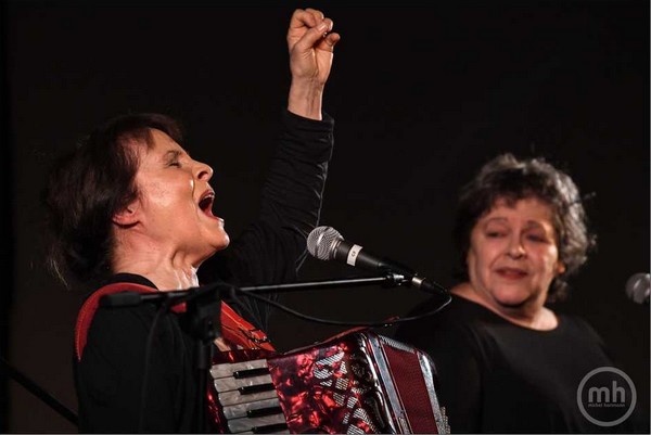 Monique Brun et Michèle Bernard, nées sous le signe des gémeaux