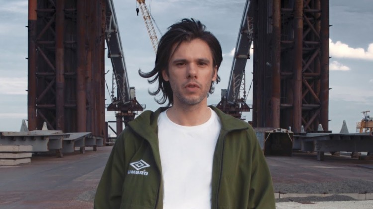 Orelsan, capture d'écran de son clip "Basique"
