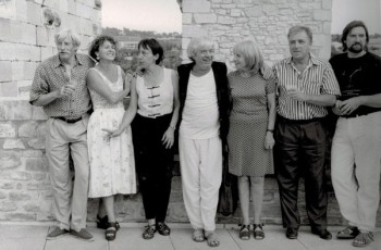 Barjac, 1992 : Jean Ferrat, Simone Mathis, Cathy Ville-Chaulet, Jean Vasca, Francesca Solleville, Édouard Chaulet, Jofroi (collection personnelle Édouard Chaulet)