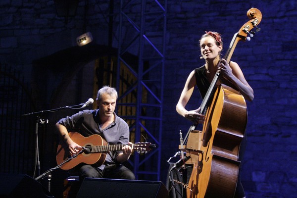 Barjac 2018. Contrebrassens, Brassens sort du puits…