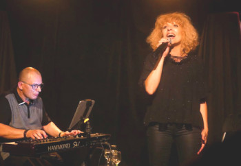 Joce et Gérard Salmiéri en concert au Th.Le Castellet. Photo Hexagone