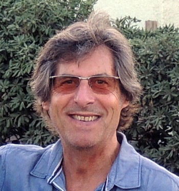 Fred Hidalgo, journaliste, éditeur, fondateur de Paroles & Musique et de Chorus a voué l’essentiel de sa vie à la chanson. Il est également l’auteur de Putain de chanson (Éditions du Petit Véhicule, 1991), Jacques Brel, l’Aventure commence à l’aurore (L’Archipel, 2013), La mémoire qui chante (Hidalgo, 2016) et Jean-Jacques Goldman (L’Archipel, 2016).