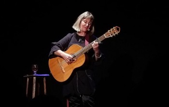 Sophie Martin sur la scène de Viricelles (photo Babette Richard)