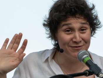 Marion Cousineau sur la scène de Pourchères (photo Marie Olivier)