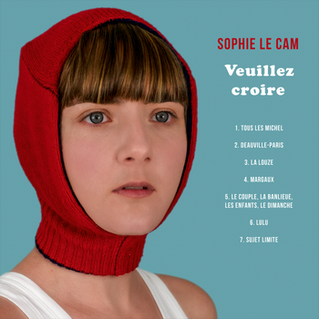 SOPHIE LE CAM « VEUILLEZ CROIRE » . Après un premier opus « Les gens gentils » et de nombreux clips aussi déjantés les uns que les autres, voici le nouvel EP de Sophie Le Cam, ACI et comédienne de formation, pour un échantillon de son univers décalé et émouvant. On retrouve ici, dévoilant un de ses grands mystères, l’impertinent hommage aux « Michel » du showbiz ou le court titre « Sujet limite » qui ? en peu de mots et quelques notes ? fait fi des intégrismes. Outre ces morceaux brefs, place aussi à des chansons plus traditionnelles empreintes de ce regard vif et parfois grinçant: le désenchanté « La louze », récit plein d’autodérision d’un quotidien faits de déceptions et d’échecs, le tableau, à la fois ironique et tendre d’une vie banale (« Le couple, la banlieue, les enfants le dimanche »). Place aussi à l’émotion avec l’évocation mélancolique et affectueuse de sa nièce (« Margaux ») anxieuse de l’avenir que nous laissons aux enfants, le poignant récit d’un amour échoué sur les plages de Normandie et qui s’éteint dans le train entre « Deauville/Paris ». Un coup de cœur enfin pour l’émouvante évocation d’un SDF disparu (Lulu), texte habilement écrit, chanté par la voix d’un banc public. L’univers de Sophie a bien des facettes, dérision et indignation, humour et humanité, et on se plait, sans faire de comparaisons, à lui trouver quelques figures tutélaires telles que Renaud, Philippe Katerine ou Dutronc. L’écriture est fine, précise, inventive et les musiques accrocheuses, entêtantes. Le tout est servi par une excellente équipe : Chadi Chouman (basse, claviers, guitares, choueurs), Antoine Candelot (guitares,chœurs), Salvador Douezy (percussions, chœurs) et la présence de Missonne aux claviers pour deux titres ainsi que Romain Lemire aux chœurs. Une très belle incursion dans le monde de Sophie. Réjouissant !