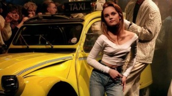 Vanessa Paradis, "Joe le taxi" : en fait l'évocation d'une chauffeuse de taxi pour "Le Privé, un club des Champs-Elysées (capture d'écran)