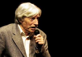 Jean Ferrat, décembre 2004 au Théâtre Silvia Montfort à Paris (photo AM Panigada)