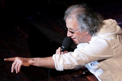 Joan Pau Verdier en 2009 au "1er mai jour Ferré", au Trianon à Paris (photo Anne-Marie Panigada)