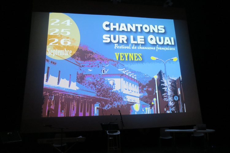 Chantons sur le quai : l&rsquo;ouvrir, la chanson