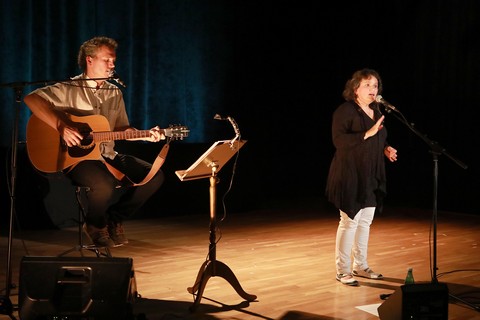 Viviane Boris sur la scène piraillone (photo Jan Swiatkowiak)