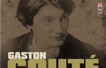 LE GÉNÉRIQUE DES DEUX PREMIERS ALBUMS par ordre d’entrée en scène GASTON COUTE | JOUR DE LESSIVE Frédérique – Laurent Berger – Michel Boudaud – Bruno Daraquy – Yves Jamait – Pic Panacée – Christian Deschamps – Entre 2 Caisses – Karine Germaix – Danito – Coko, Danito et Auré – Rémo Gary – Adeline Guéret et Marie Mazille – Gérard Pierron – Bernard Meulien – La Bergère – Loïc Lantoine – Gabriel Yacoub – Monique Morelli – Marc Ogeret – Pierre Brasseur – Le P’tit Crème. GEORGES BRASSENS | LE FIDÈLE ABSOLU Jacques Mayoud – La Rouquiquinante – Georges Chelon – Fred Obert et Éric Toulis – Chanson plus Bifluorée – Alcaz – Marie d’Épizon – Les Aristo’ – Christina Rosmini – Yves Uzureau – Mélanie Dahan – Thierry Romanens – Entre 2 Caisses et Monique Brun – Michel Boutet – Philippe Forcioli – Contrebrassens – Sale Petit Bonhomme – Quai des Brunes – Gabriel Yacoub – Sans Vergogne.