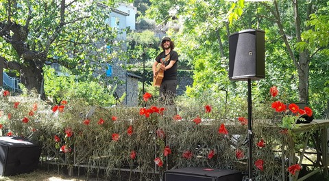 Antraigues 2022. Chanson, truites et coquelicots… [2/3]