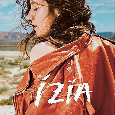 Izïa, la piñata de la discorde