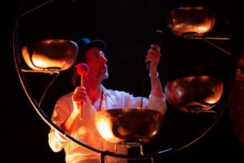 Arthur H sur la scène d'Antraigues (photos non créditées)