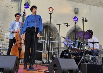 Marion Rampal sur la scène de Mozac (photo Sonia Cordina)