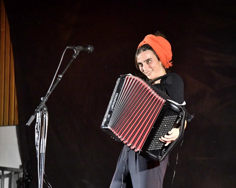 Justine Jérémie, d’elle à nous