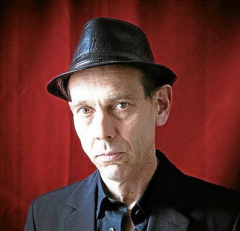 Christian Olivier, en ouverture de Barjac m'en chante (photo de presse non créditée)