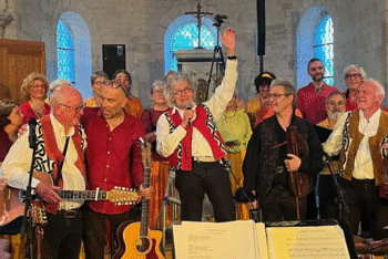 Tri Yann et l'ensemble vocal Marie-Nodier (photo non créditée)
