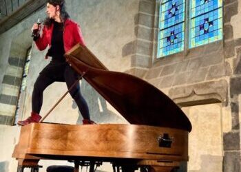 La pianiste rouge « Péta »