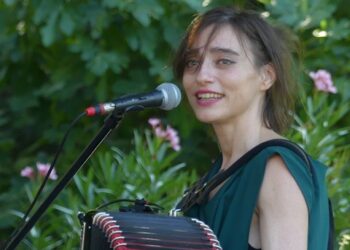 Barjac 2025. Justine Jérémie, chanteuse virale
