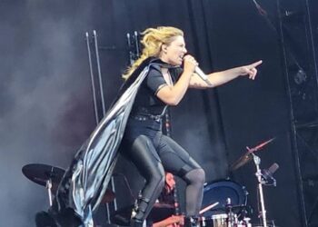 Namur 2025. Santa, le show, la voix, la star