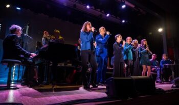 Au premier rang : Romain Didier, Valérie Mischler, Laurent Viel, Enzo Enzo, Pascal Rinaldi, Sylvie Bourban, Maria de La Paz, Alain Nitchaeff, Laurence Bisang (photos de répétition Anne Collard)